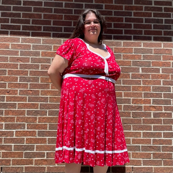 Red pinup sailor dress - Picture 3 of 11